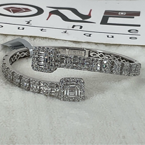 Super Duo Bangle and Zirconia Ring🎄🔥 - Picture 5 of 10
